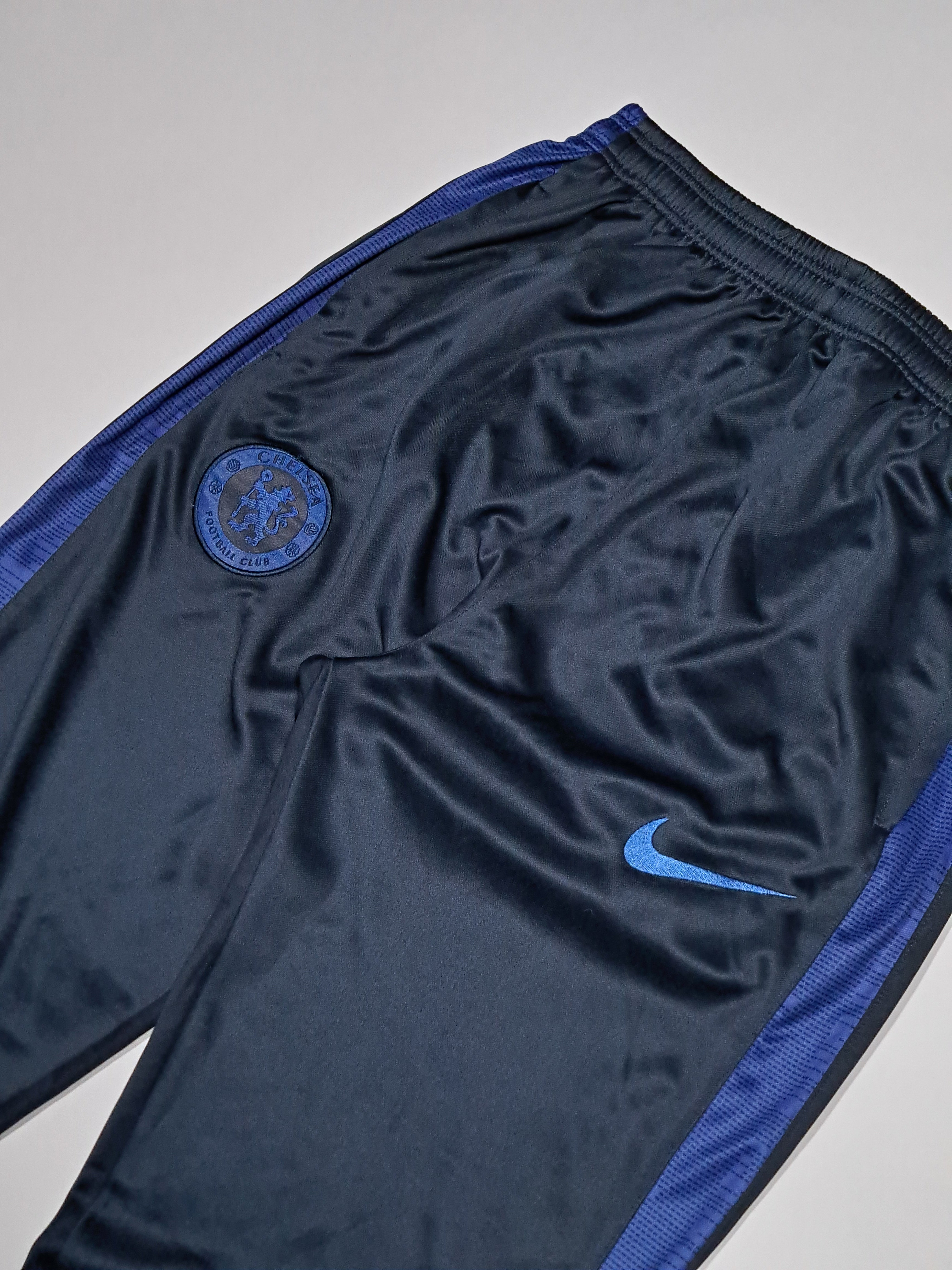 Chelsea training pants